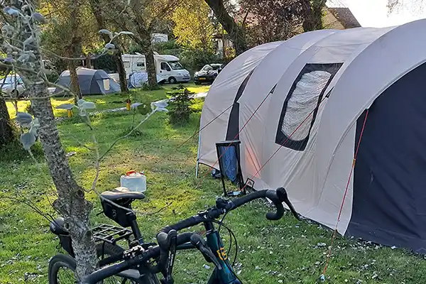 tente emplacement randonneur alpes Mancelles
